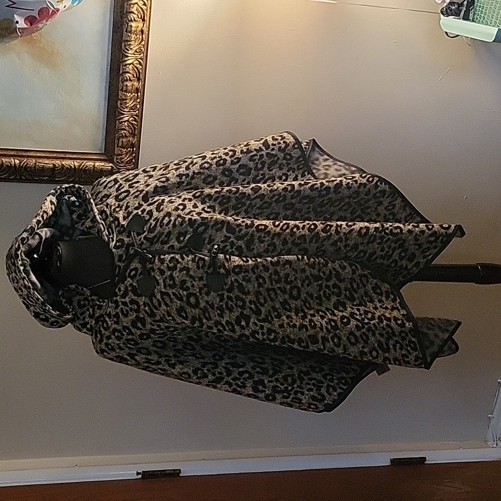 Amazing  Animals Leppard Poncho, hooded with  black trim. One size